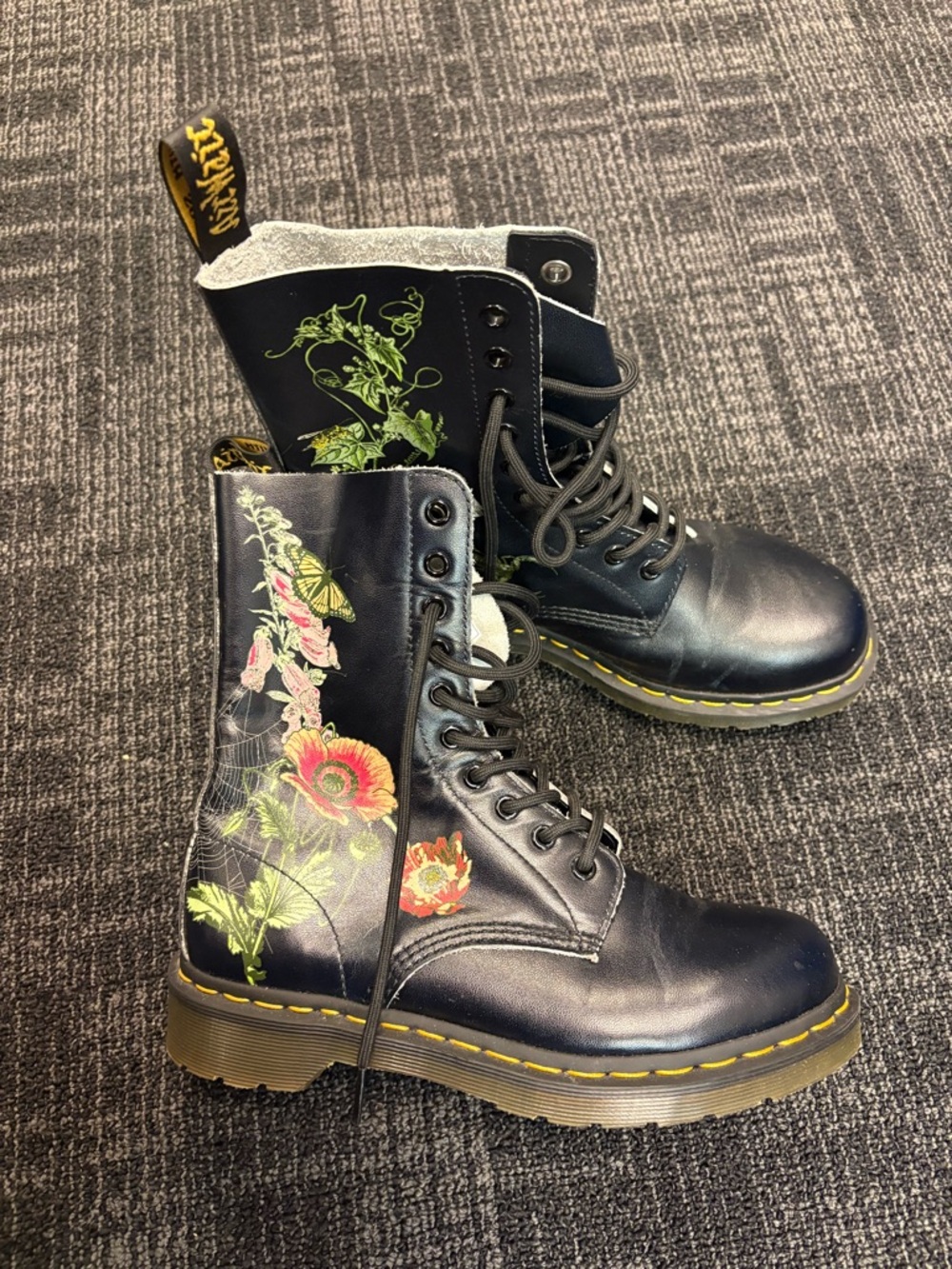 Dr Martens 1490 10 eye WILD BOTANICS Boot. Size 8
